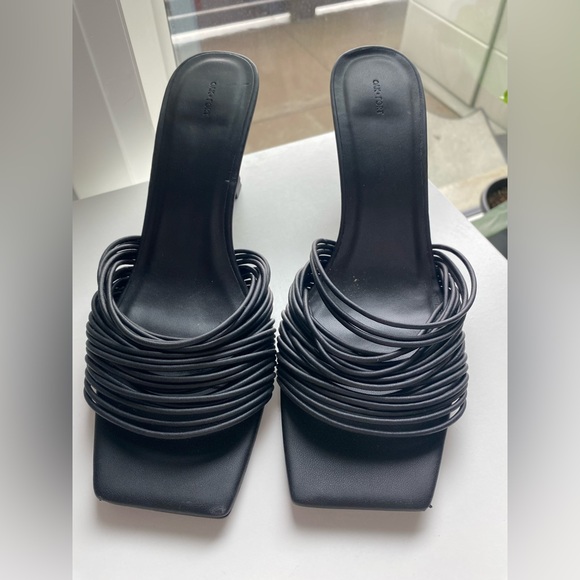 Oak and Fort Heels with black straps- size 9 - Picture 1 of 5